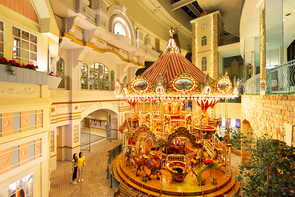Two-Story Merry-Go-Round  (Carousel）