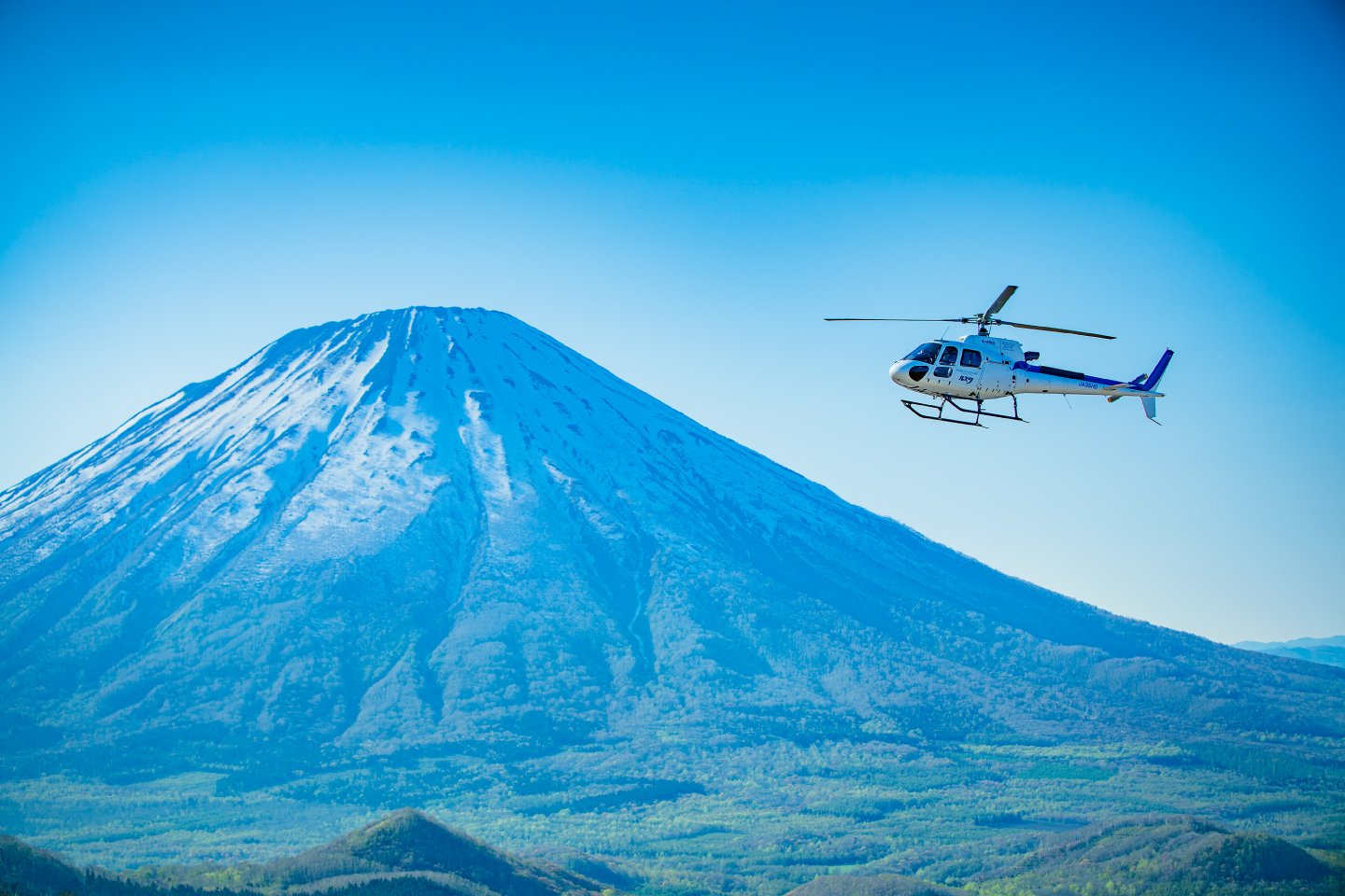 ヘリコプター観光 サマーシーズン 北海道 ルスツリゾート