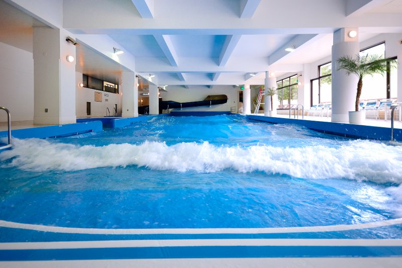 Guests can use the indoor wave pool for free (*fees are required if you use it after you check-out).