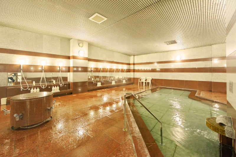 The bath is right beside the indoor pool. So even if you're cold and tired out from swimming, head in for a hot, refreshing soak and warm up right away