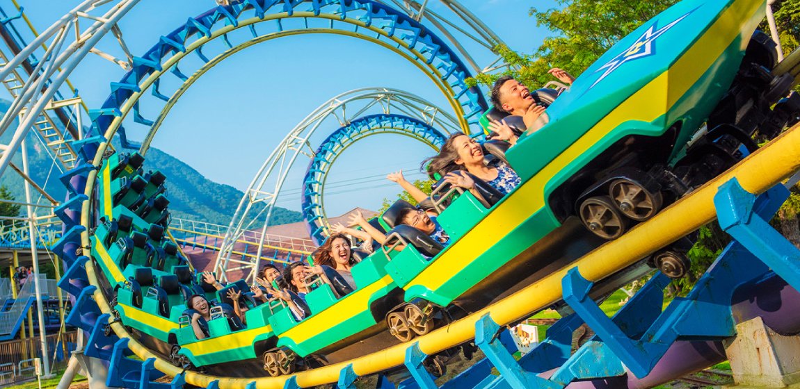 遊園地好き必見！間何度も遊べるお得なシーズンパスで、夏休みは