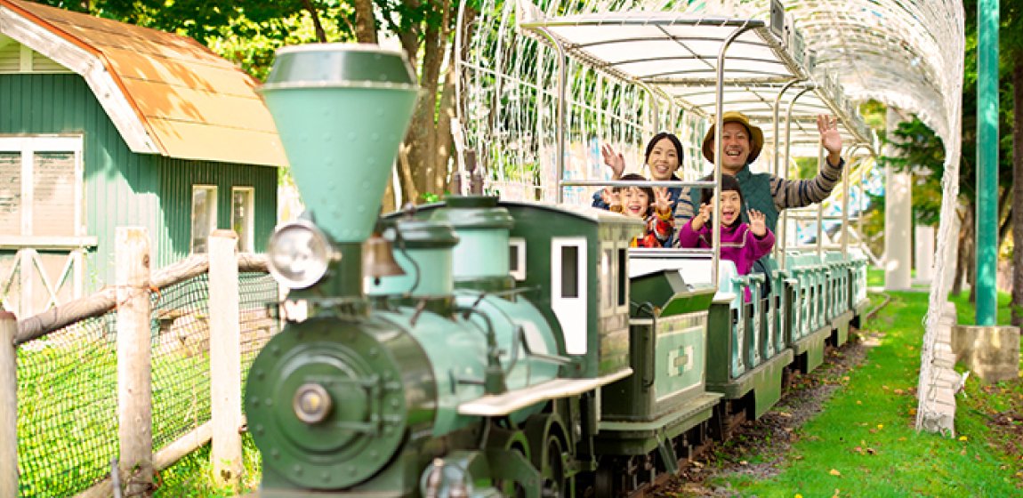 遊園地好き必見！1年間何度も遊べるお得なシーズンパスで、夏休みは