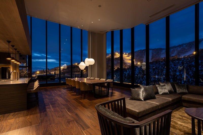 Expansive open plan living / kitchen dining space which creates a feeling of space