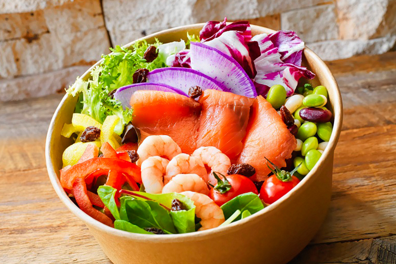 Red salad with antioxidant-rich salmon and prawns