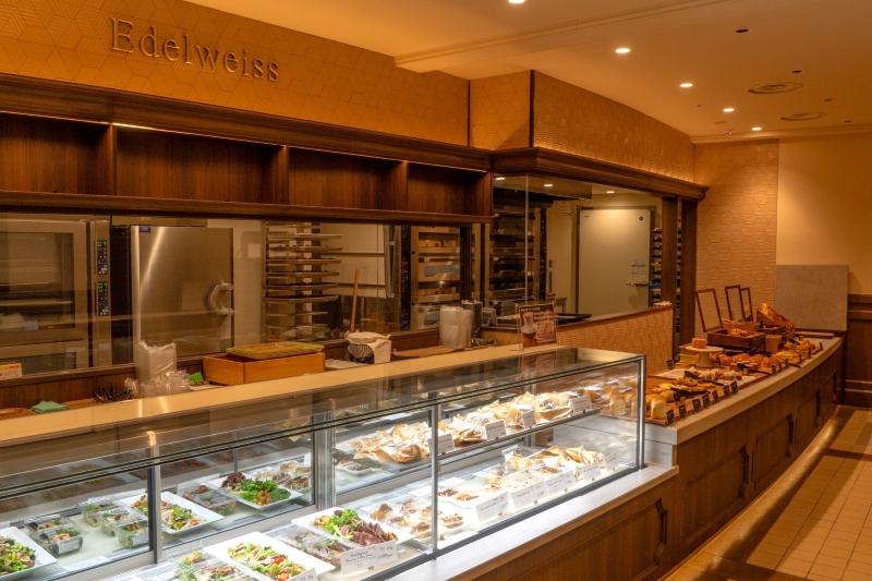焼きたてパンとホテルメイドのデリを気軽に味わう「エーデルワイス」