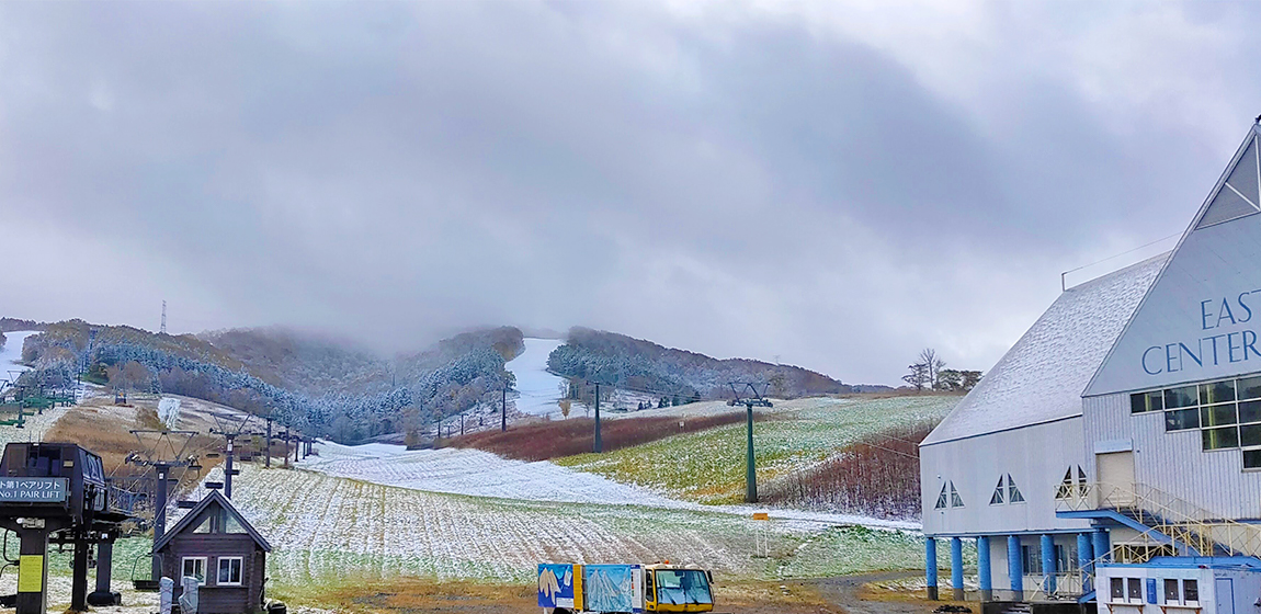 2021シーズン遊園地営業が終了しました。最終日はなんと初雪に！