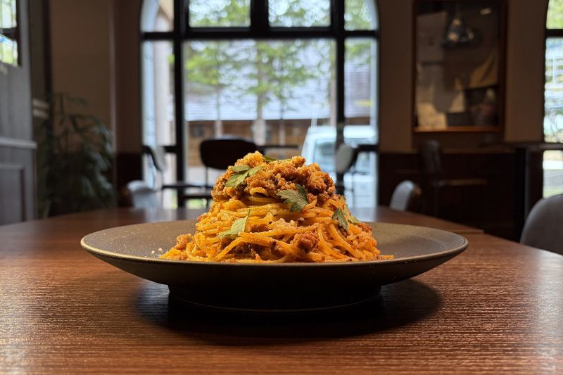 루스츠 고원 돼지고기와 해산물을 맛볼 수 있는 크리켓의 양식 메뉴