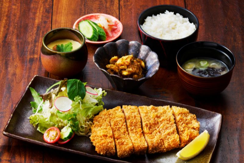 定食・丼も充実