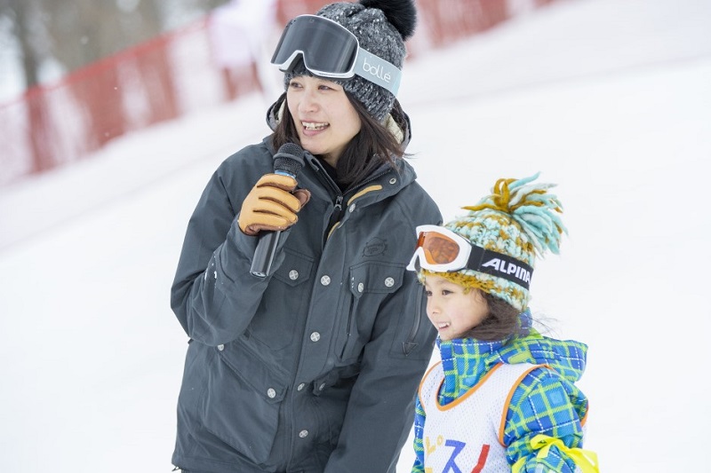 「ルスツ・ウェルネス雪上運動会」今シーズン第1回目は上村愛子さんをゲストにお迎えして、家族対抗の雪上運動会として開催！