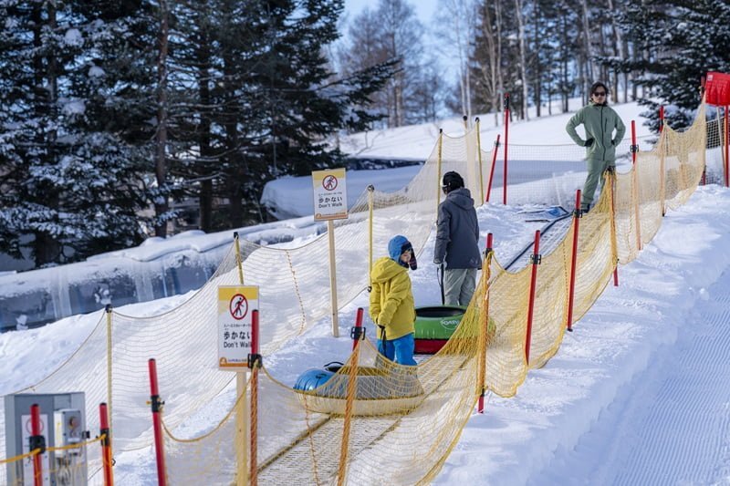 スノーエスカレーター完備で一日中楽しめる