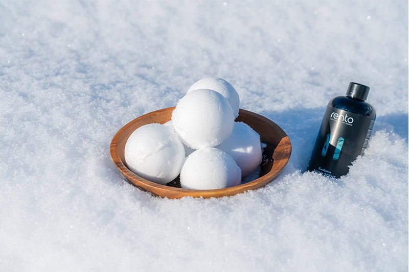 ユーカリの香り付きの雪玉ロウリュ