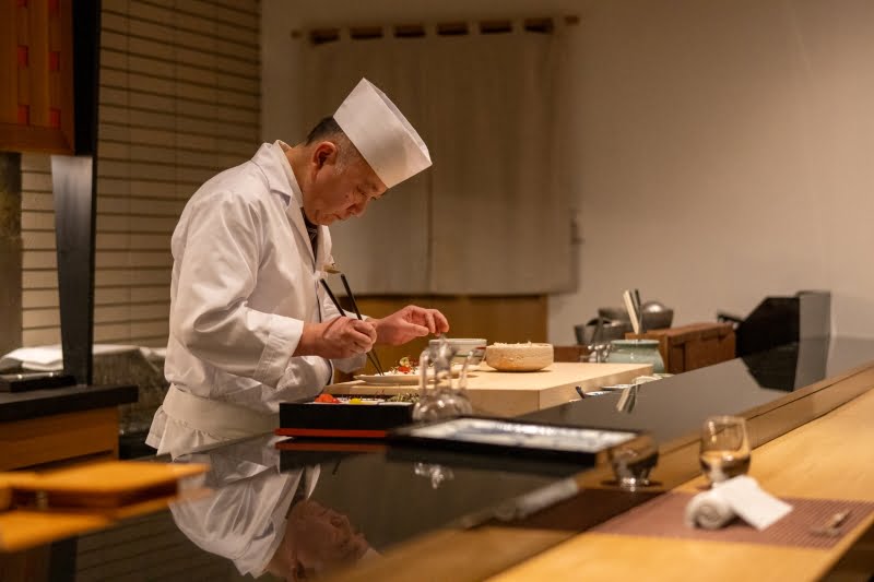 目の前で仕上げる料理