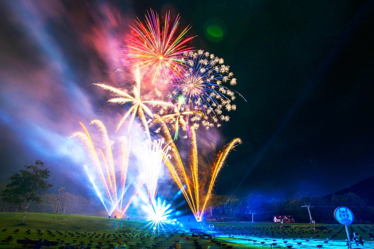 うまいもんまつり花火大会 - 北海道 ルスツリゾート